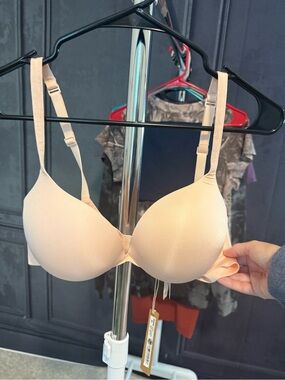 NWT SKIMS Light Nude Bra